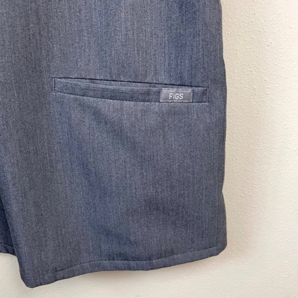 Figs Casma Three-Pocket‎ Scrub Top - Picture 8 of 9